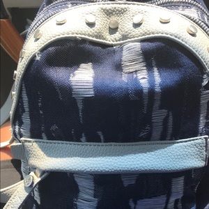 Sharing pic of my denim Sam Edelman backpack 💕💕